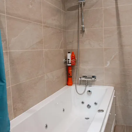 Mountain In With Fireplace & Sauna Villa *