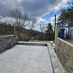 Mountain In With Fireplace & Sauna Villa