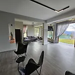 Mountain In With Fireplace & Sauna