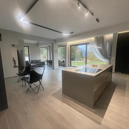 Mountain In With Fireplace & Sauna Villa