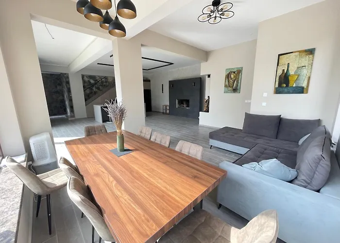 Mountain In With Fireplace & Sauna Villa