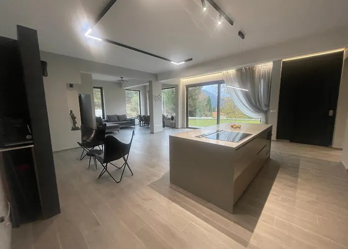 Mountain In With Fireplace & Sauna Villa